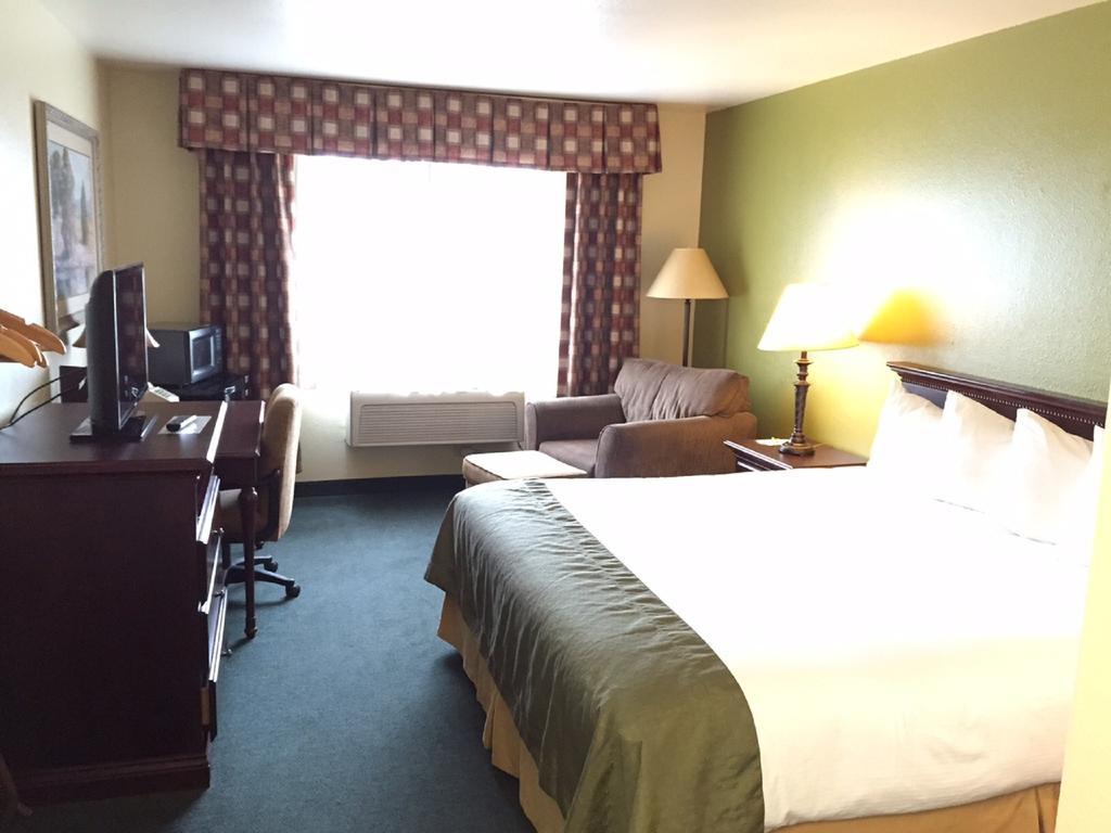 Studio Suite 3 Queen Beds Non-Smoking,144675569:JPEG